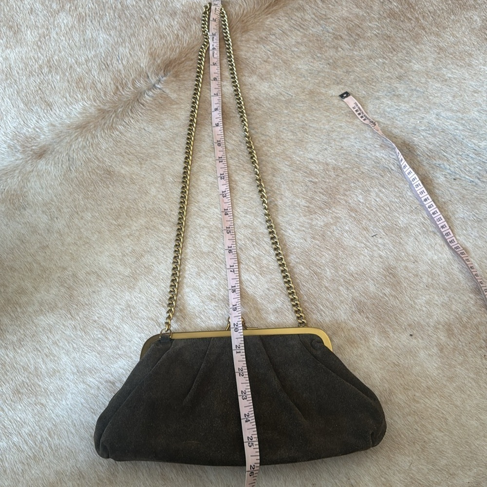 Margot Elegant green genuine Suede kisslock Clutch with Gold Chain - Picture 9 of 12